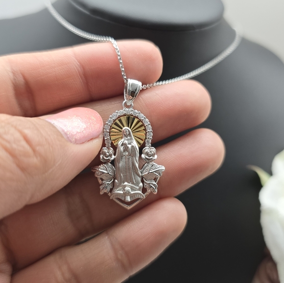 ❤️ VIRGEN DE GUADALUPE NECKLACE - Picture 7 of 8